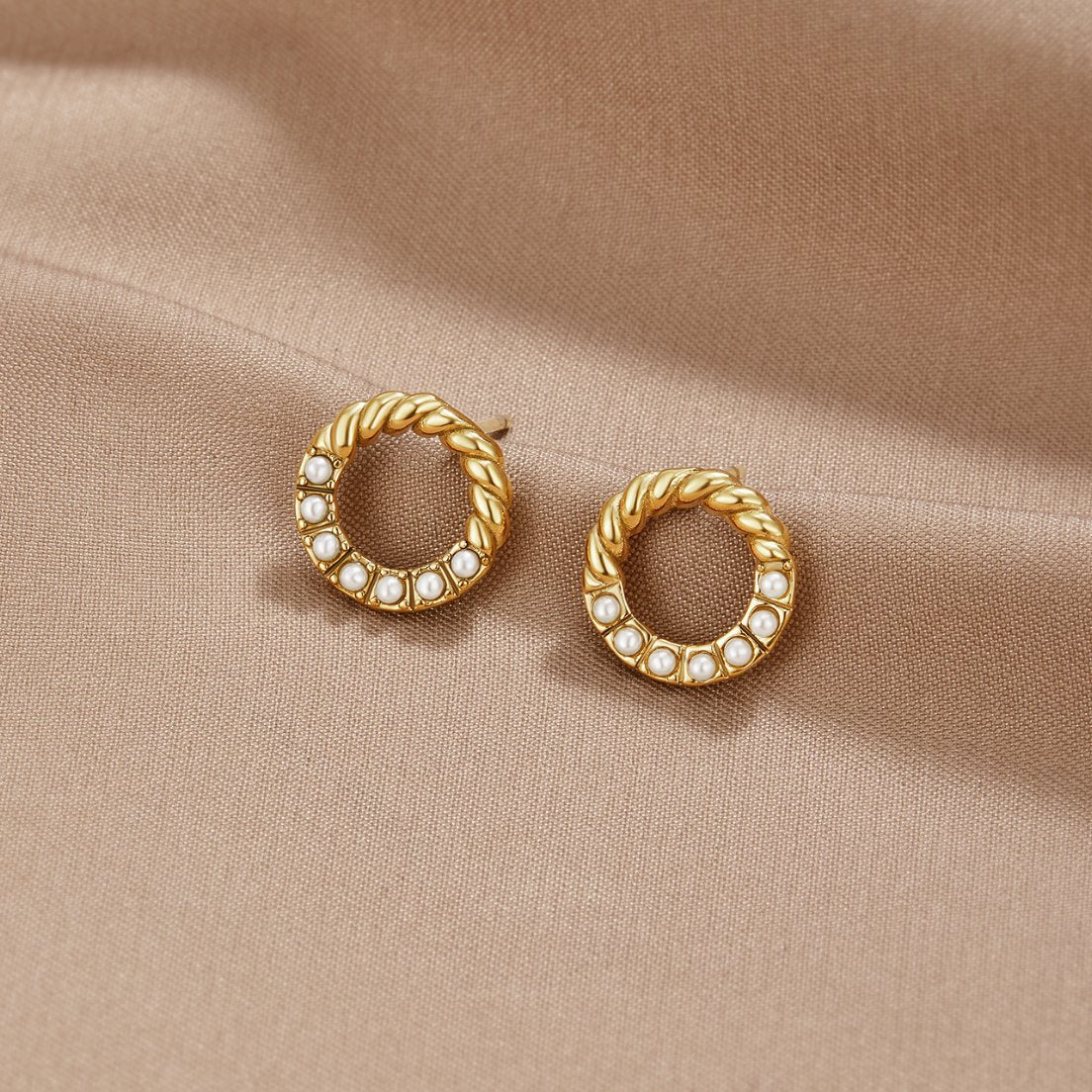 Coraline Button Pearl Earrings