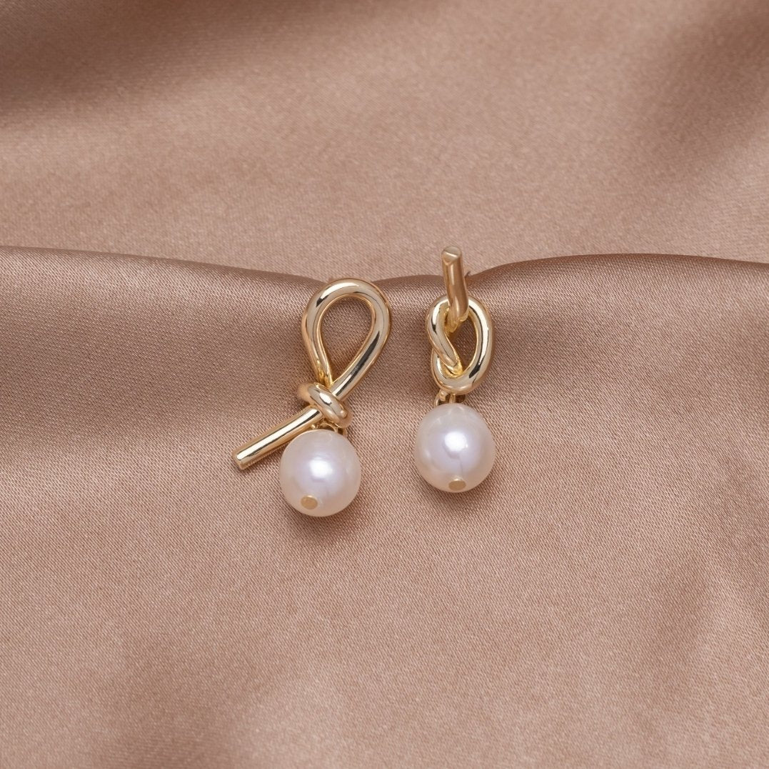Gold & Freshwater Pearl Earrings